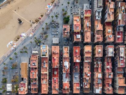 El barrio de la Barceloneta a vista de dron.