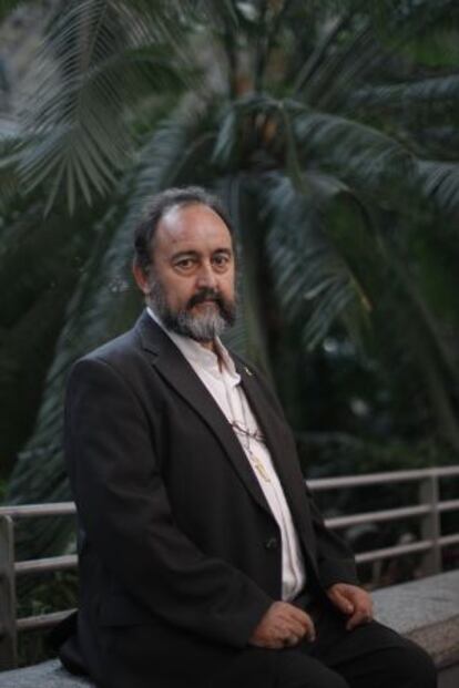 Juan Jos&eacute; Aguirre, obispo de Bangassou (Rep&uacute;blica Centroafricana) en la estaci&oacute;n de Atocha de Madrid. 