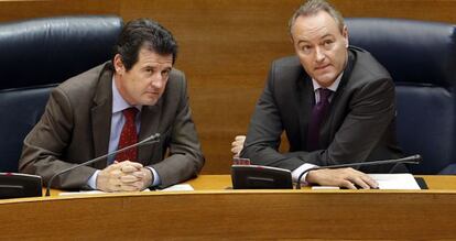 El vicepresidente José Ciscar junto al jefe del Consell, Alberto Fabra, en las Cortes.