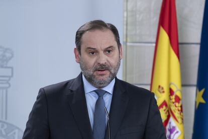 El ministro de Transportes, José Luis Ábalos, en una comparecencia en el palacio de la Moncloa.