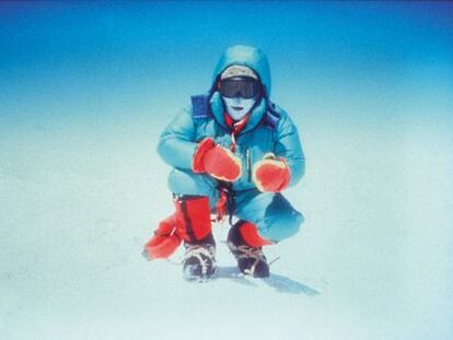 Ed Viesturs, durante su ascensi&oacute;n sin ox&iacute;geno al Everest en 1990, en la llamada &#039;Expedici&oacute;n de la paz&#039;, junto a monta&ntilde;eros rusos y chinos