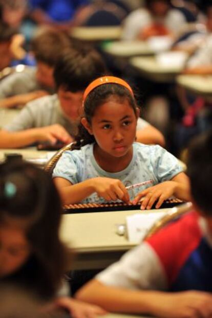 Alumnos de un escuela estadounidense participan en el Concurso Mundial de &Aacute;baco en Tokio (Jap&oacute;n).