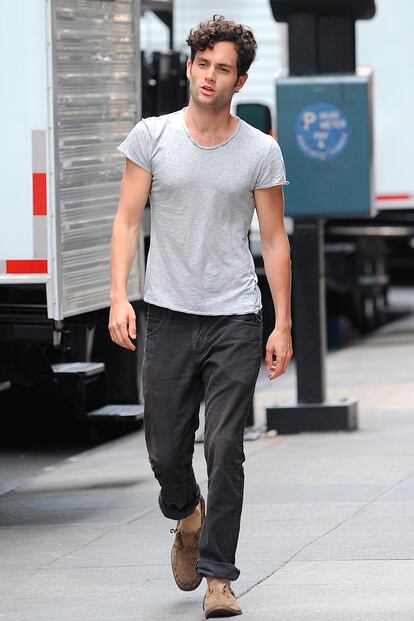 Penn Badgley interpreta a Dan Humphrey en Gossip Girl, el chico solitario y empollón que se consigue ligar a la chica más guapa y popular del Upper East Side. Y no solo en la ficción sino que también fue novio en la vida real de Blake Lively. Ahí es nada.