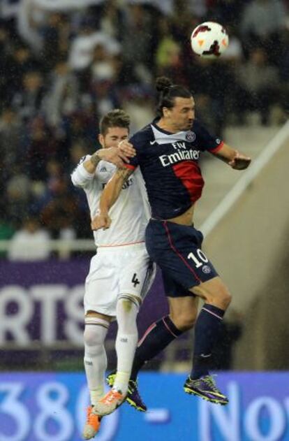 Ibrahimovic salta junto a Sergio Ramos