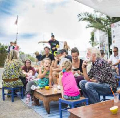 Terraza en el mercado de Las Dalias, en Ibiza.