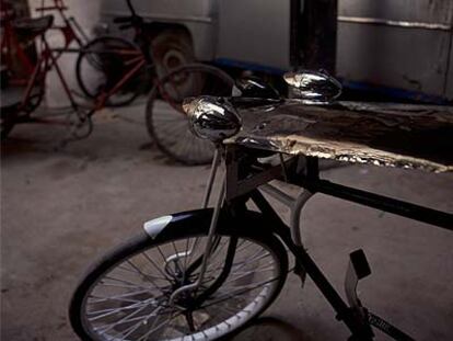 'Bicicletas', de la serie 'Azules', de Miguel Rio Branco.