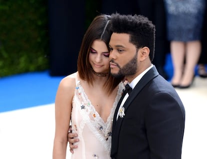 Tras 10 meses de relación, Selena Gomez y The Weeknd han decidido terminar su noviazgo. La confirmación de la ruptura la anunció este 30 de octubre el portal de cotilleos TMZ, que además constata que desde hace semanas ya no se dejan ver juntos en público. De hecho, la última foto de la pareja de cantantes es en un evento a principios de septiembre en Nueva York.