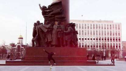 Plaza de Octubre en Moscú, cuya estatua de Lenin rinde tributo a la Revolución de Octubre de 1917.