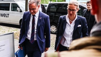 Los copresidentes de AfD, Tino Chrupalla y Alice Weidel a su llegada a la rueda de prensa en Berlín tras las elecciones europeas.