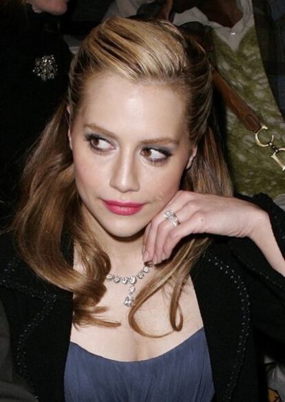 Brittany Murphy en el desfile de Monique Lhuillier durante la Semana de la Moda de New York Fashion en febrero de 2008