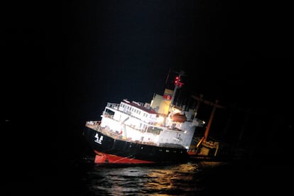 Un barco norcoreano de carga se hunde al suroeste de las islas Goto en la prefectura de Kyushu (Japón).