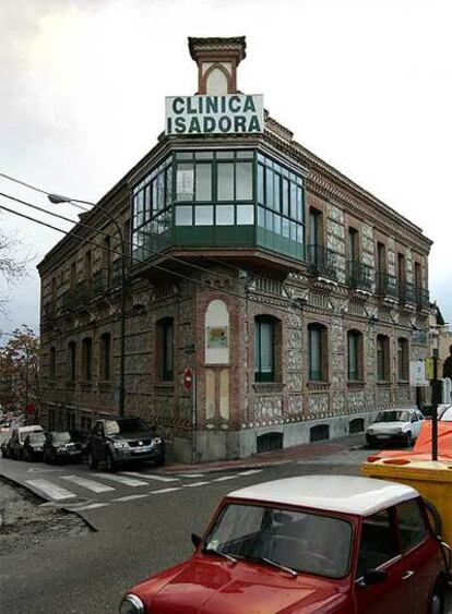 Fachada de la Clínica Isadora, investigada por las posibles irregularidades.