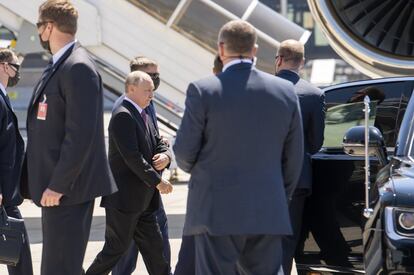 El presidente Putin fue el primero en llegar, a las 13.02 hora local, directamente desde el aeropuerto internacional de Ginebra.