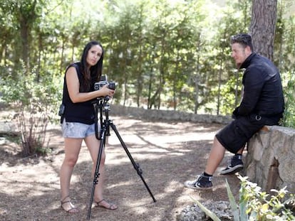 Estela de Castro retrata al fotógrafo Antonio Alay en su casa.