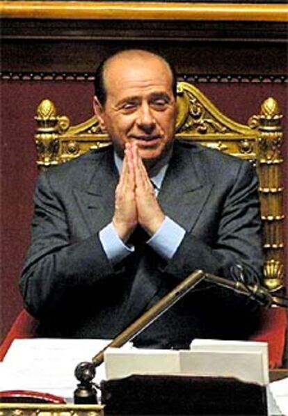 El primer ministro italiano, Silvio Berlusconi, durante la sesión de ayer.