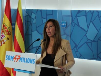 Alicia Sánchez-Camacho, este mediodía, en la sede del PP catalán.
