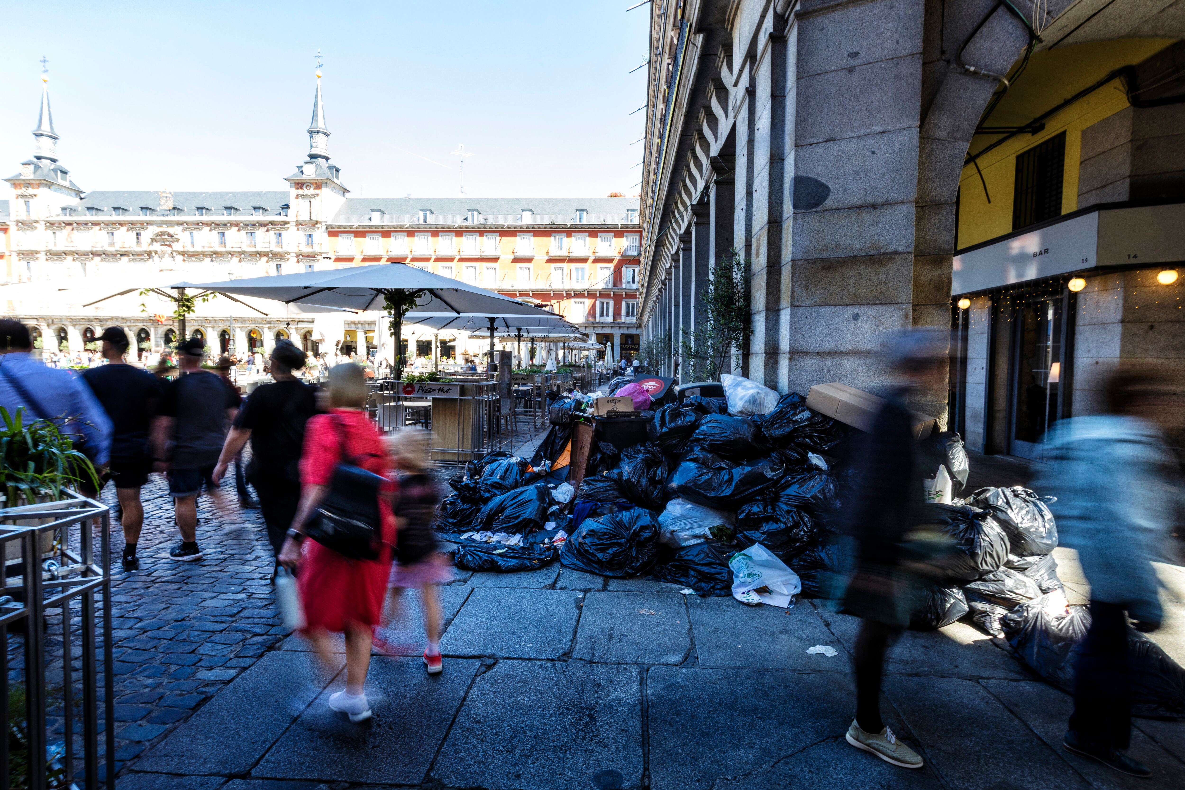 Madrid huele cada vez peor mientras la negociación por la huelga de recogida de basuras vuelve a romperse