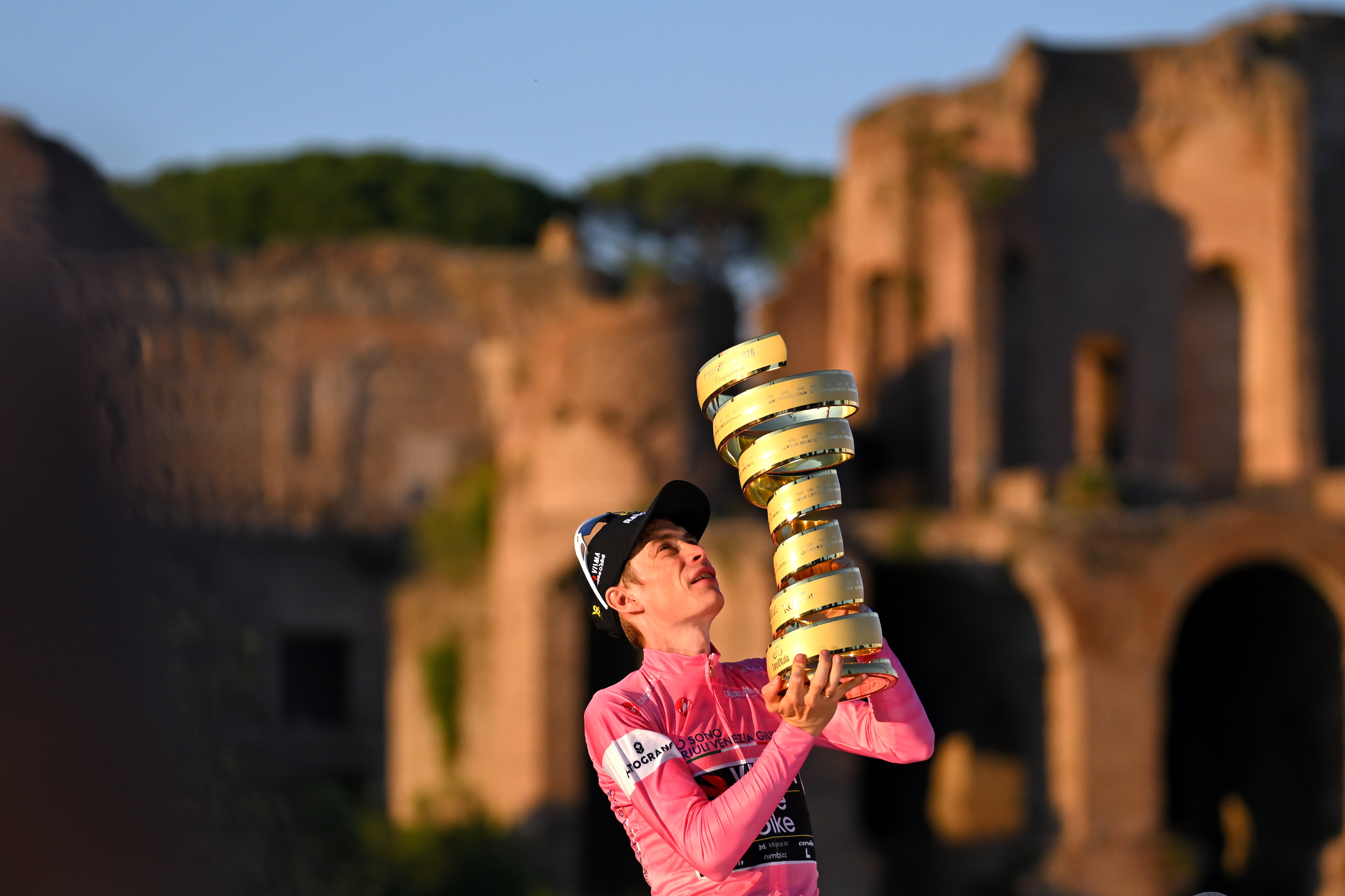 Vingegaard eleva la apuesta de Pogacar, conquista el Giro y se convierte en ganador de las tres grandes vueltas