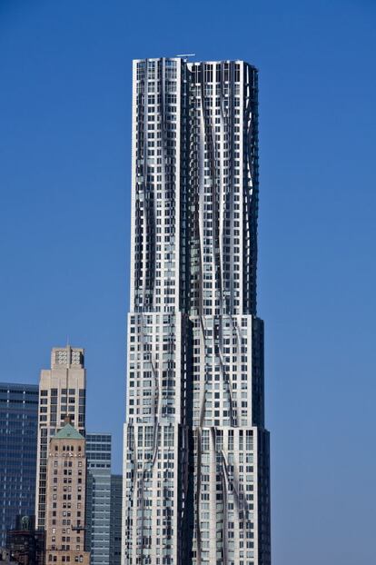 Rascacielos de Frank Gehry inaugurado en la calle Spruce en 2011.