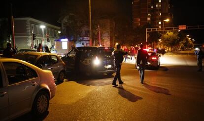 Varios policías aseguran el área tras el ataque a una comisaría en la República Srpska.