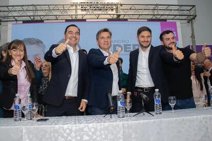 El gobernador electo de Chaco, Leandro Zdero (al centro), en una imagen compartida en sus redes sociales.