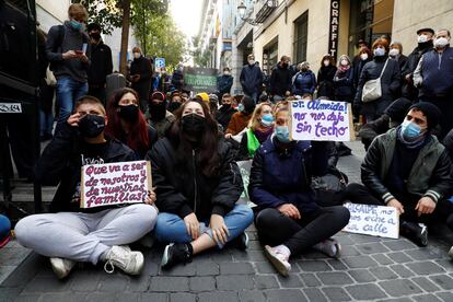 Protesta para frenar un desahucio en el centro de Madrid, este martes.