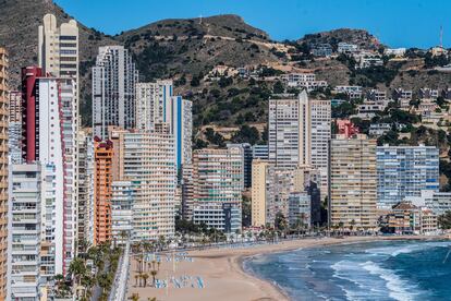 Edificios de viviendas en la Playa de Levante de Benidorm, en mayo de 2020.