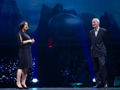 La alcaldesa de Montreal, Valérie Plante, con el presidente de Michelin, Jean-Dominique Senard, en la apertura de Movin'On.