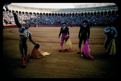 Momentos de la feria taurina de abril de Sevilla capturados con un móvil.