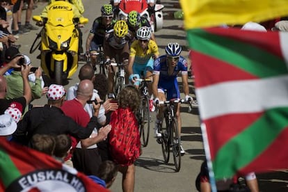 Pinot en el ascenso de Balés, junto a Nibali, Péraud, Valverde y Gadret.