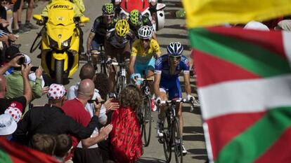 Pinot en el ascenso de Balés, junto a Nibali, Péraud, Valverde y Gadret.