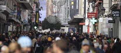 Imagen de una c&eacute;ntrica calle comercial en Madrid.