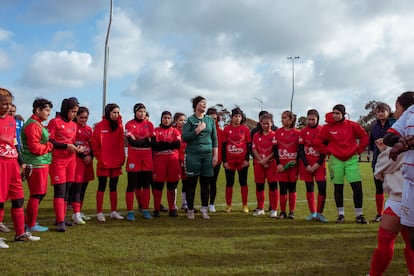 La antigua selección nacional de fútbol de Afganistán en un partido no oficial en Australia, en julio de 2023.