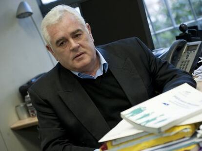 El catedrático de Mediciones y Evaluación Educativas Jesús Jornet en su despacho de la universidad