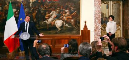 Matteo Renzi ayer, en el Palacio Chigi de Roma, tras el refer&eacute;ndum.