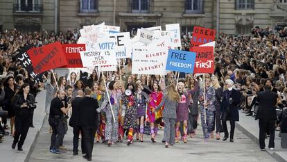 Desfile de Karl Lagerfeld para Chanel en Par&iacute;s en 2014.