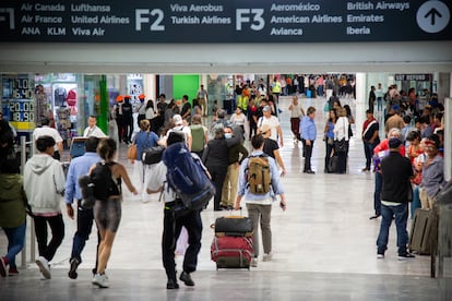 Tráfico de pasajeros en la Terminal 1.