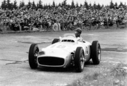 El W196 con Fangio en Nurburgring, en 1954.