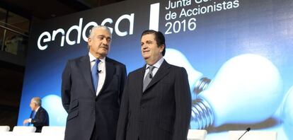 José Bogas, consejero delegado de Endesa, y Borja Prado, su presidente, durante la junta general, en Madrid.