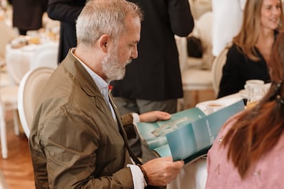 Gullermo de Vicente, responsable de comunicación de jefe de prensa y comunicación de Tiffany en España, quien recogió para la firma el premio de Alta Joyería por la visión y el peso creativo de pieza como la inolvidable Bird on a Rock.