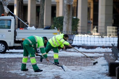 Municipal workers clearing the streets in Albacete, in the region of Castilla-La Mancha, which has been hard hit by the snow and cold.