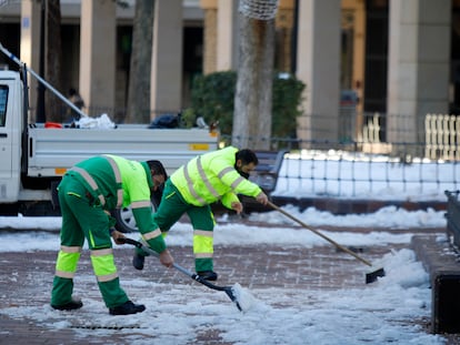 Municipal workers clearing the streets in Albacete, in the region of Castilla-La Mancha, which has been hard hit by the snow and cold.