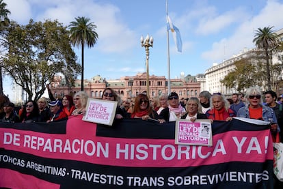 'Las Historicas', colectivo de mujeres trans marcha en Argentina.