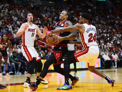 Un momento del partido de este viernes entre Miami Heat y los Chicago Bulls.