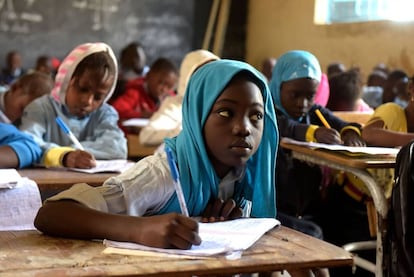 Alumnos en una escuela primaria en Pikine, a las afueras de Dakar, el pasado 30 de enero.