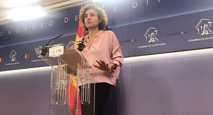 La portavoz parlamentaria del PP, Dolors Montserrat, durante la rueda de prensa,