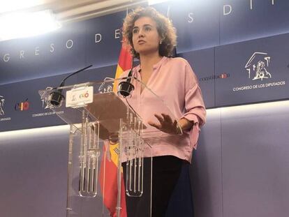La portavoz parlamentaria del PP, Dolors Montserrat, durante la rueda de prensa,