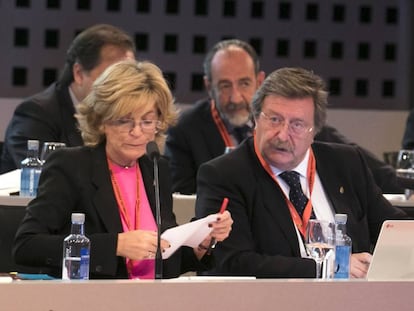 Esther Gasc&oacute;n, secretaria general, y Juan Luis Larrea, presidente en funciones de la Federaci&oacute;n. 