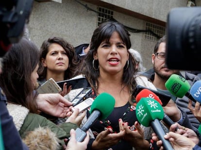 La candidata de Adelante Andalucía, Teresa Rodríguez, en Roquetas de Mar (Almería), este jueves.