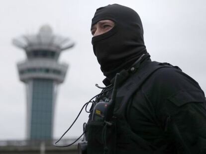 Reabre el aeropuerto de París Orly